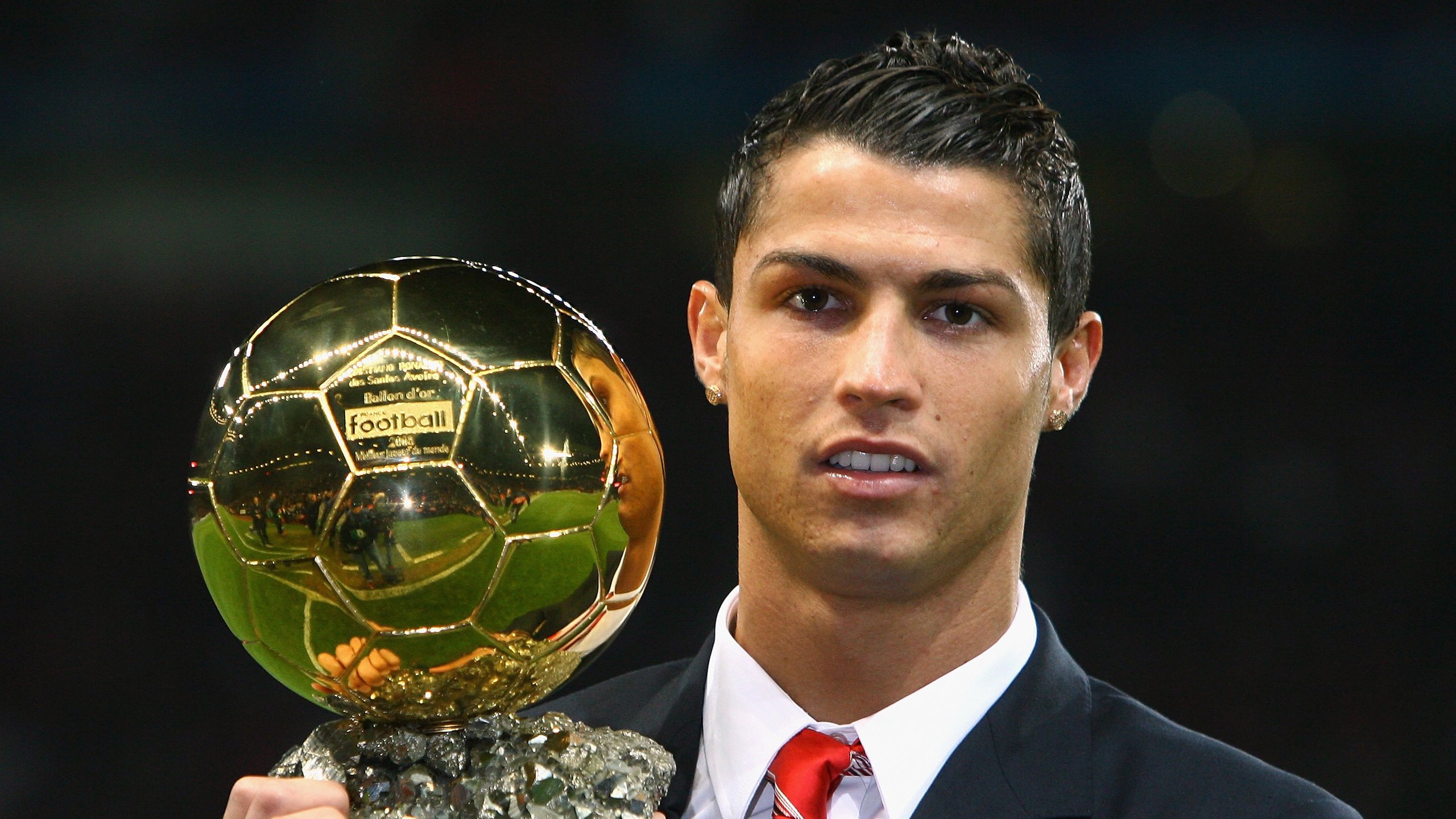 巴黎圣日耳曼主场告捷,梅西助攻姆巴佩双双闪耀,巴黎圣日耳曼签约梅西多少钱