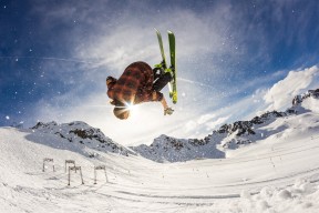 国家队巩固胜利，展现实力，国家队巩固胜利,展现实力的例子