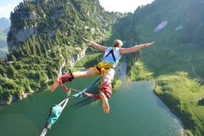 逆境反败为胜：球队逆转传奇现场精彩回顾，逆转比赛